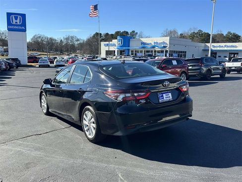 Used 2022 Toyota Camry LE image 23