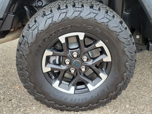 Used 2024 Jeep Wrangler Unlimited Rubicon 4xe w/ Safety Group AWD/4WD image 5