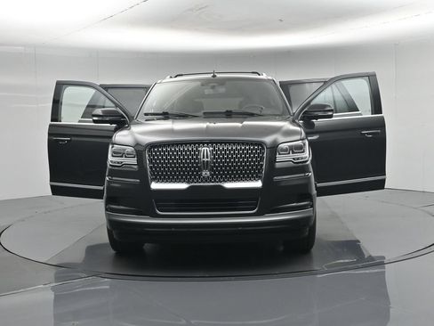 Used 2023 Lincoln Navigator L Reserve AWD/4WD image 35