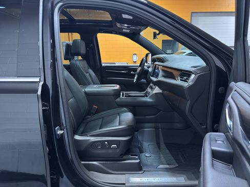 Used 2021 GMC Yukon XL Denali w/ Denali Premium Package AWD/4WD image 22