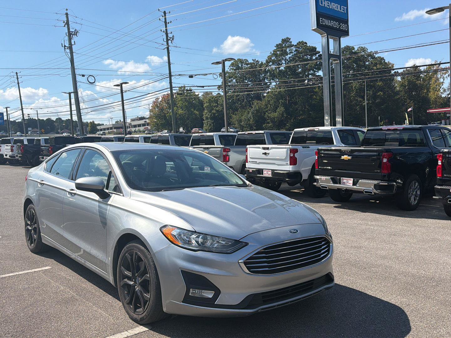 Used 2020 Ford Fusion SE w/ Equipment Group 151A FWD image 4