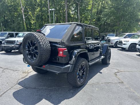 Used 2023 Jeep Wrangler Unlimited Sahara AWD/4WD image 9