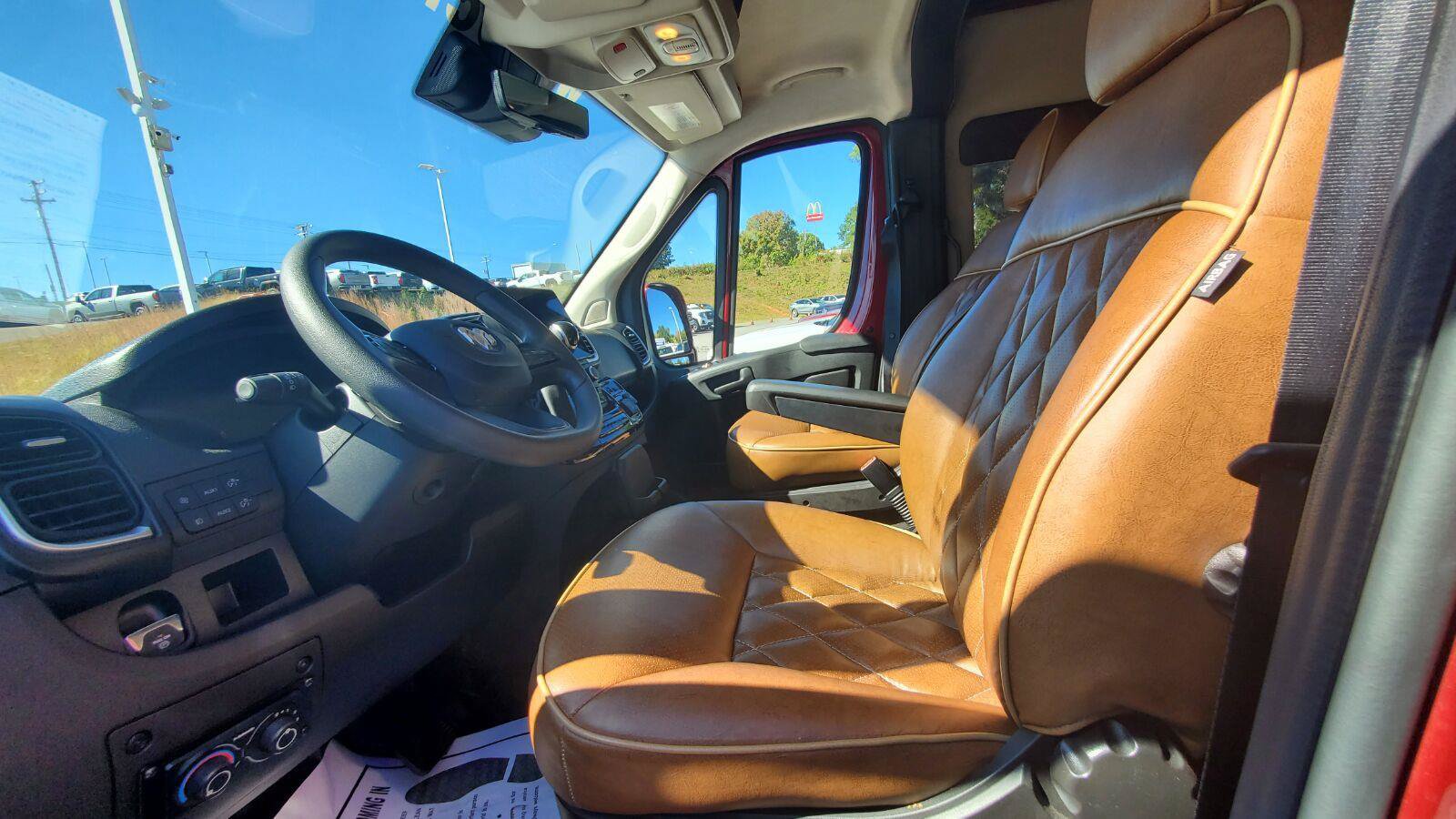 Used 2023 RAM ProMaster 2500 w/ Premium Convenience Group (B) FWD image 3