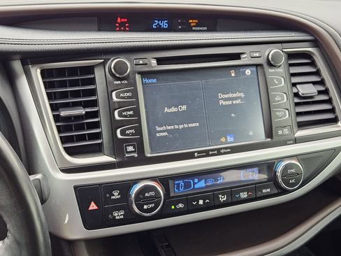 Used 2019 Toyota Highlander Limited Platinum FWD image 20