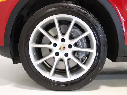 Used 2022 Porsche Cayenne Platinum Edition AWD/4WD image 93