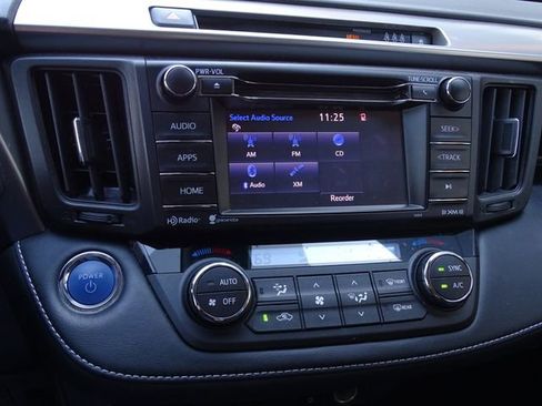 Used 2018 Toyota RAV4 LE image 33