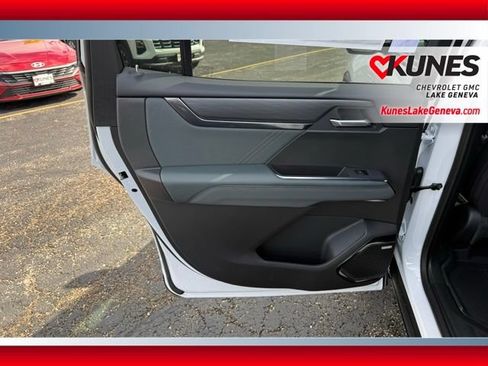 New 2026 GMC Acadia AT4 w/ Luxury Package AWD/4WD image 17
