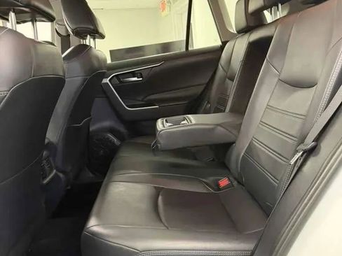 Used 2019 Toyota RAV4 XLE Premium w/ Cold Weather Package AWD/4WD image 8