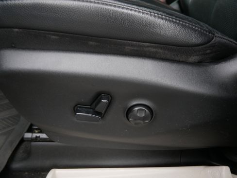 Used 2020 Chrysler Pacifica Touring-L FWD image 24