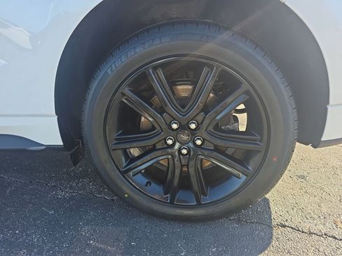 Certified 2024 Ford Edge ST-Line AWD/4WD image 13