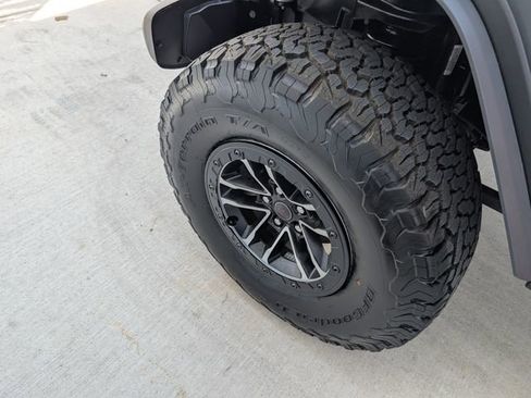 Used 2025 Jeep Wrangler Sport AWD/4WD image 7