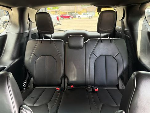 Used 2025 Chrysler Pacifica Select FWD image 15