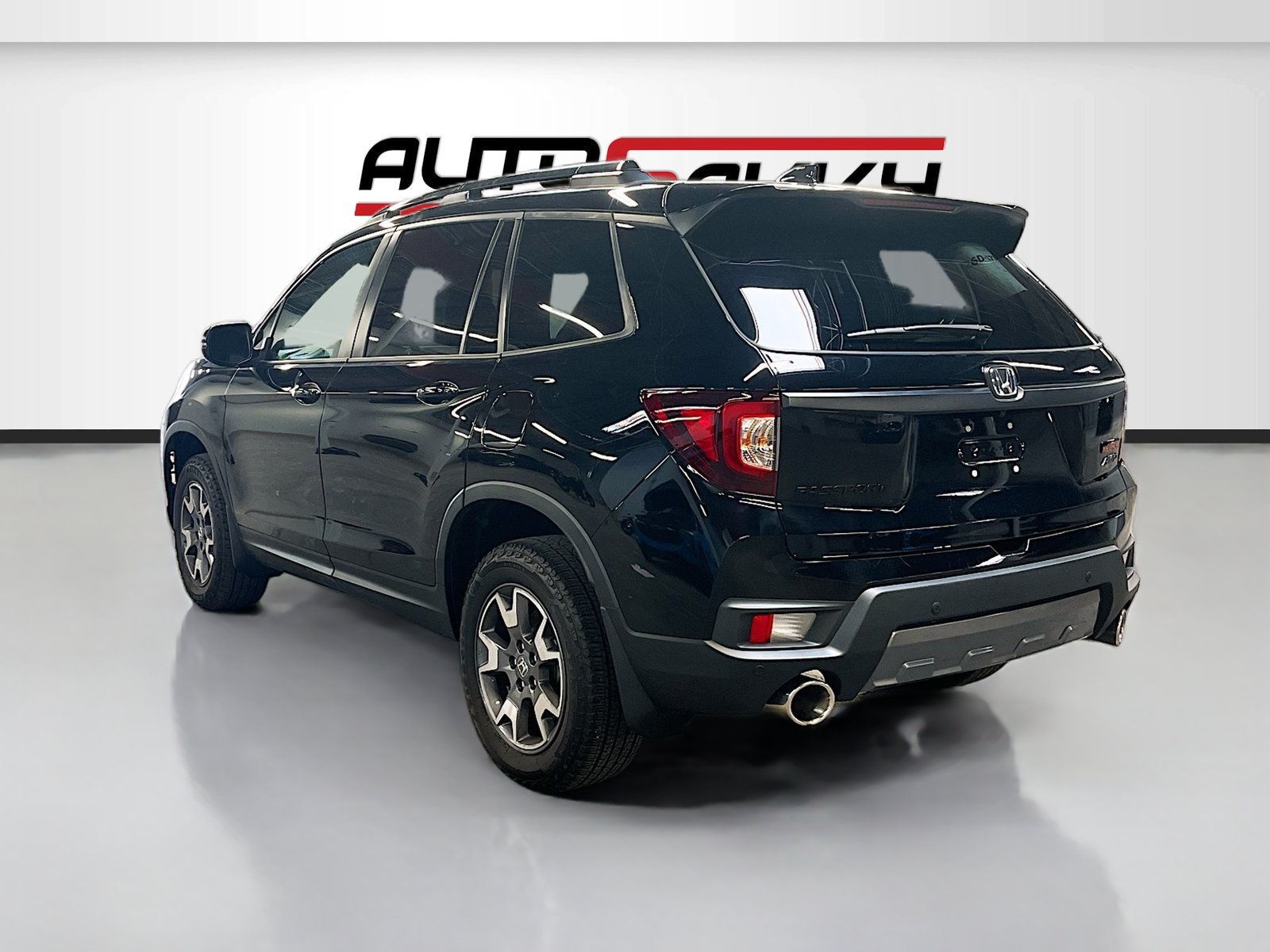 Used 2023 Honda Passport TrailSport image 5