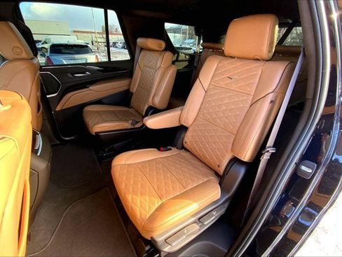 Used 2023 Cadillac Escalade Premium Luxury w/ Performance Package image 26