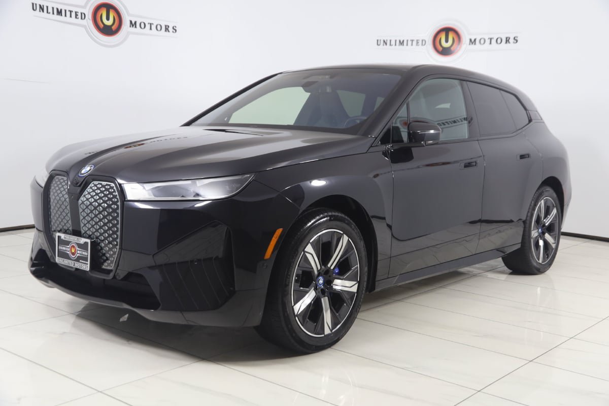 Used 2024 BMW iX xDrive50 w/ Sport Package AWD/4WD image 5
