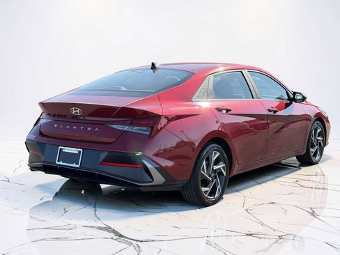 Used 2024 Hyundai Elantra SEL w/ Convenience Package FWD image 2