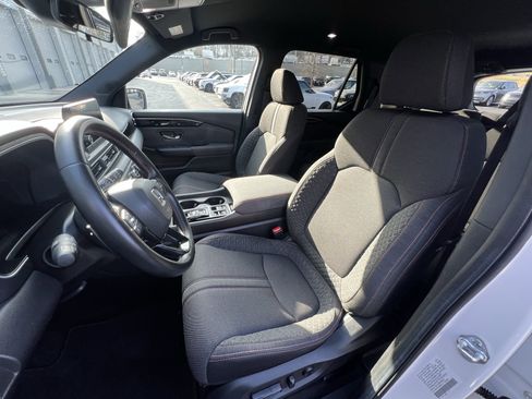 Used 2025 Honda Pilot Sport image 14