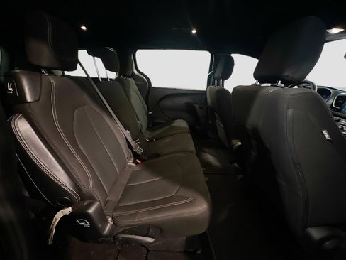 Used 2020 Chrysler Pacifica Touring w/ Advanced Safetytec Group image 20