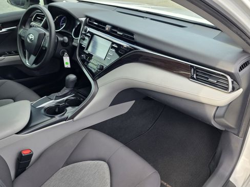 Used 2019 Toyota Camry L image 10