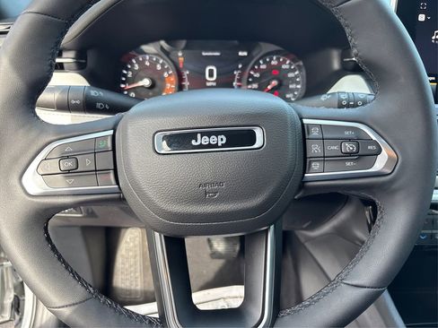 Used 2025 Jeep Compass Limited image 22