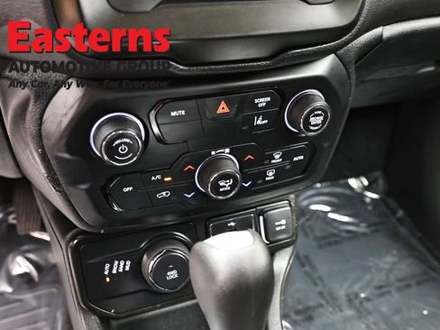 Used 2021 Jeep Renegade Sport image 19