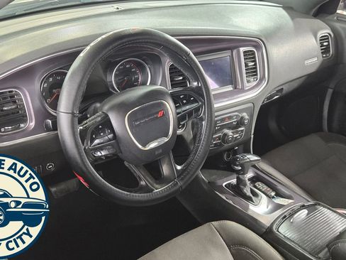 Used 2018 Dodge Charger SXT RWD image 16
