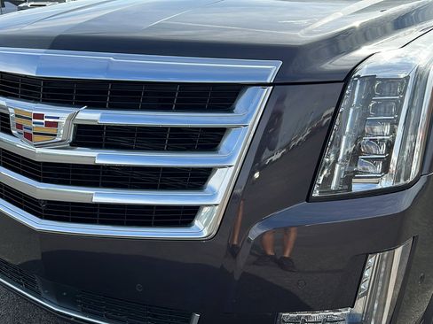 Used 2017 Cadillac Escalade Premium Luxury image 9