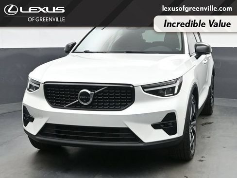 Used 2023 Volvo XC40 B5 Ultimate w/ Protection Package Premier AWD/4WD image 3