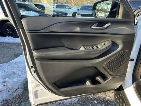 Certified 2024 Jeep Grand Cherokee L Altitude image 12