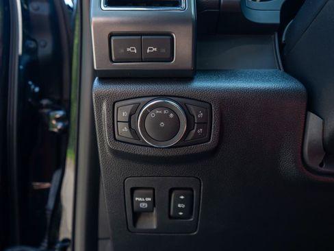 Used 2018 Ford F150 Lariat w/ Equipment Group 502A Luxury AWD/4WD image 20
