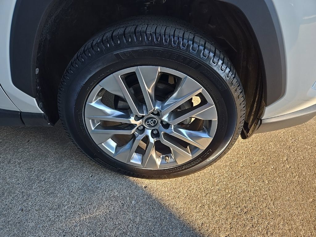 Used 2019 Toyota RAV4 Limited w/ Cold Weather Package AWD/4WD image 27
