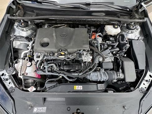 Used 2025 Toyota Camry SE image 31