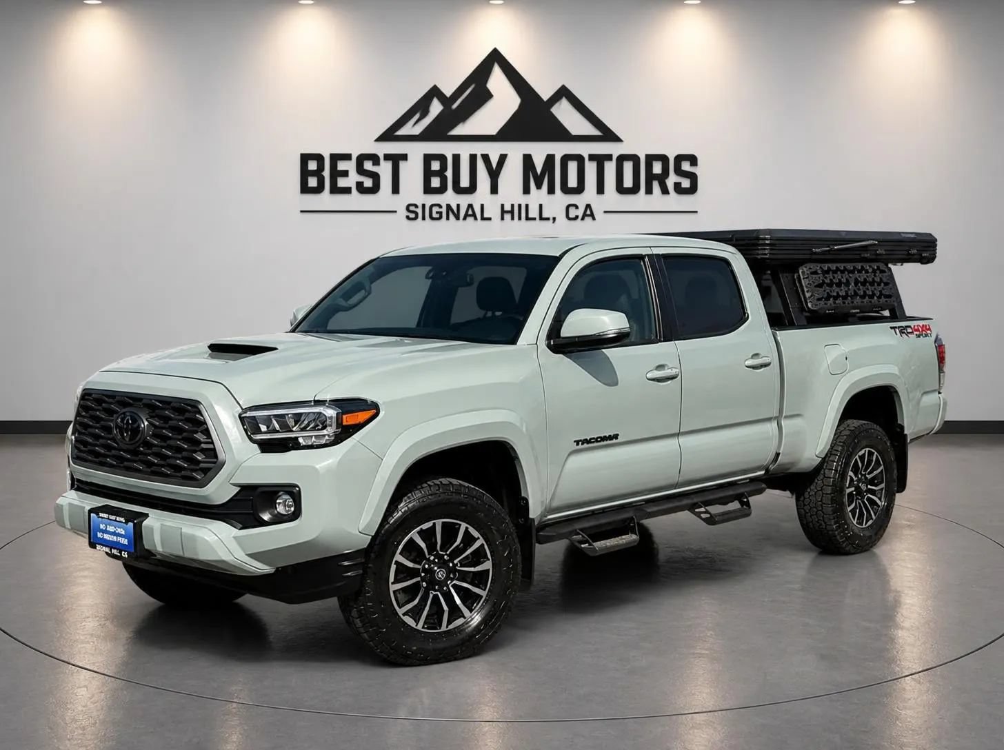 Used 2022 Toyota Tacoma TRD Sport w/ Technology Package AWD/4WD image 3