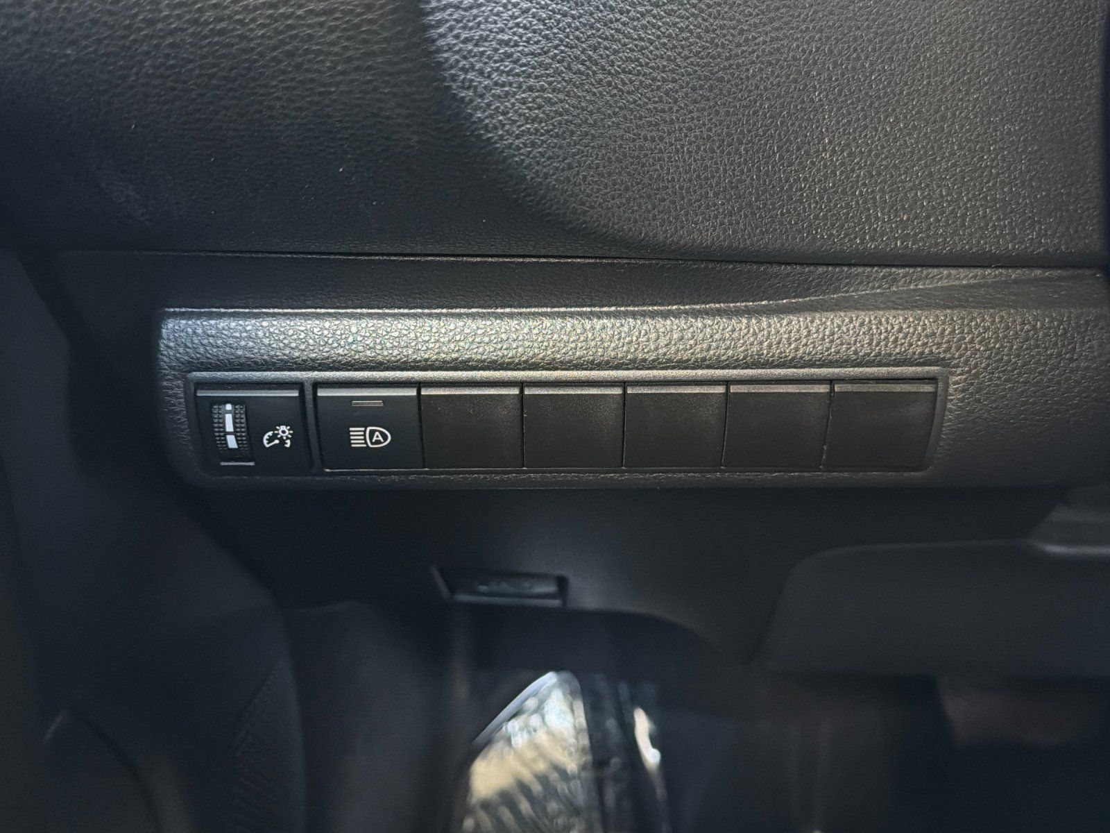 Used 2025 Toyota Corolla LE FWD image 24