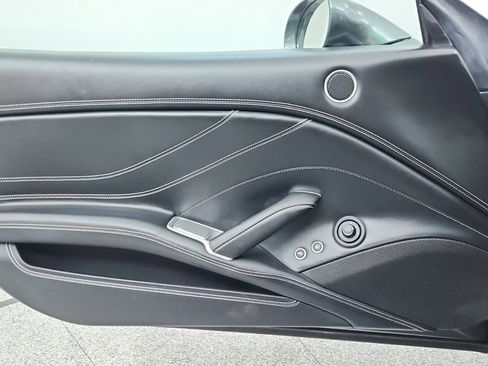 Used 2018 Ferrari California T image 15