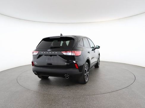 Used 2022 Ford Escape SE w/ SE Sport Appearance Package image 16