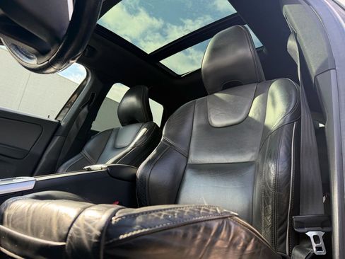 Used 2016 Volvo XC60 T6 R-Design Platinum image 11