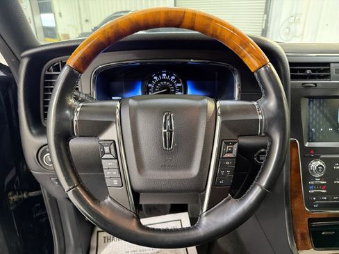 Used 2017 Lincoln Navigator Select RWD image 13