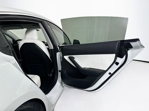 Used 2018 Tesla Model 3 Long Range image 29