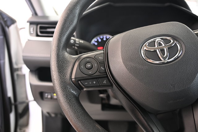 Used 2022 Toyota RAV4 XLE AWD/4WD image 23