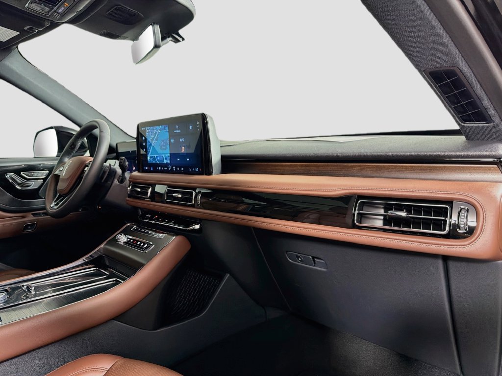 New 2026 Lincoln Aviator Reserve w/ Illumination Package RWD image 32