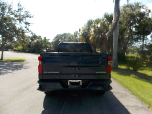 Used 2020 Chevrolet Silverado 1500 Custom w/ Custom Value Package RWD image 8