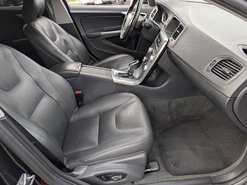 Used 2017 Volvo V60 T5 Premier w/ Convenience Package image 16