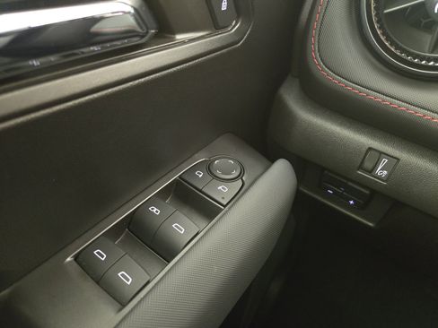 Certified 2024 Chevrolet Colorado Z71 w/ LPO, Dark Essentials Package image 30