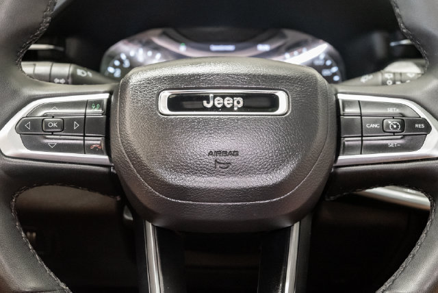Used 2025 Jeep Compass Latitude w/ Sun & Sound Group AWD/4WD image 13