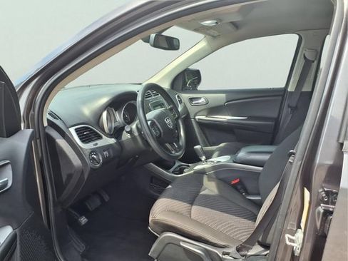Used 2019 Dodge Journey SE FWD image 17