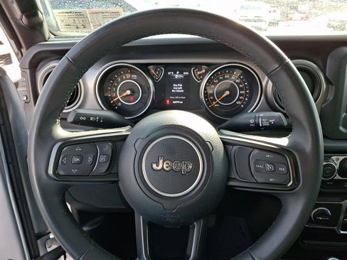 Used 2023 Jeep Gladiator Sport AWD/4WD image 21