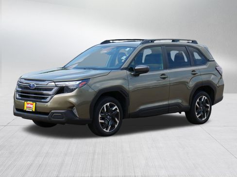 Used 2025 Subaru Forester Premium AWD/4WD image 3