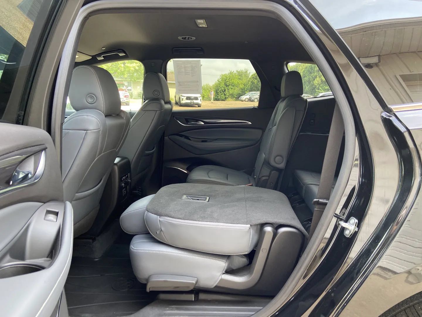 Used 2023 Buick Enclave Essence AWD/4WD image 24