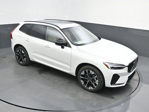 New 2026 Volvo XC60 B5 Plus w/ Protection Package Premier AWD/4WD image 28